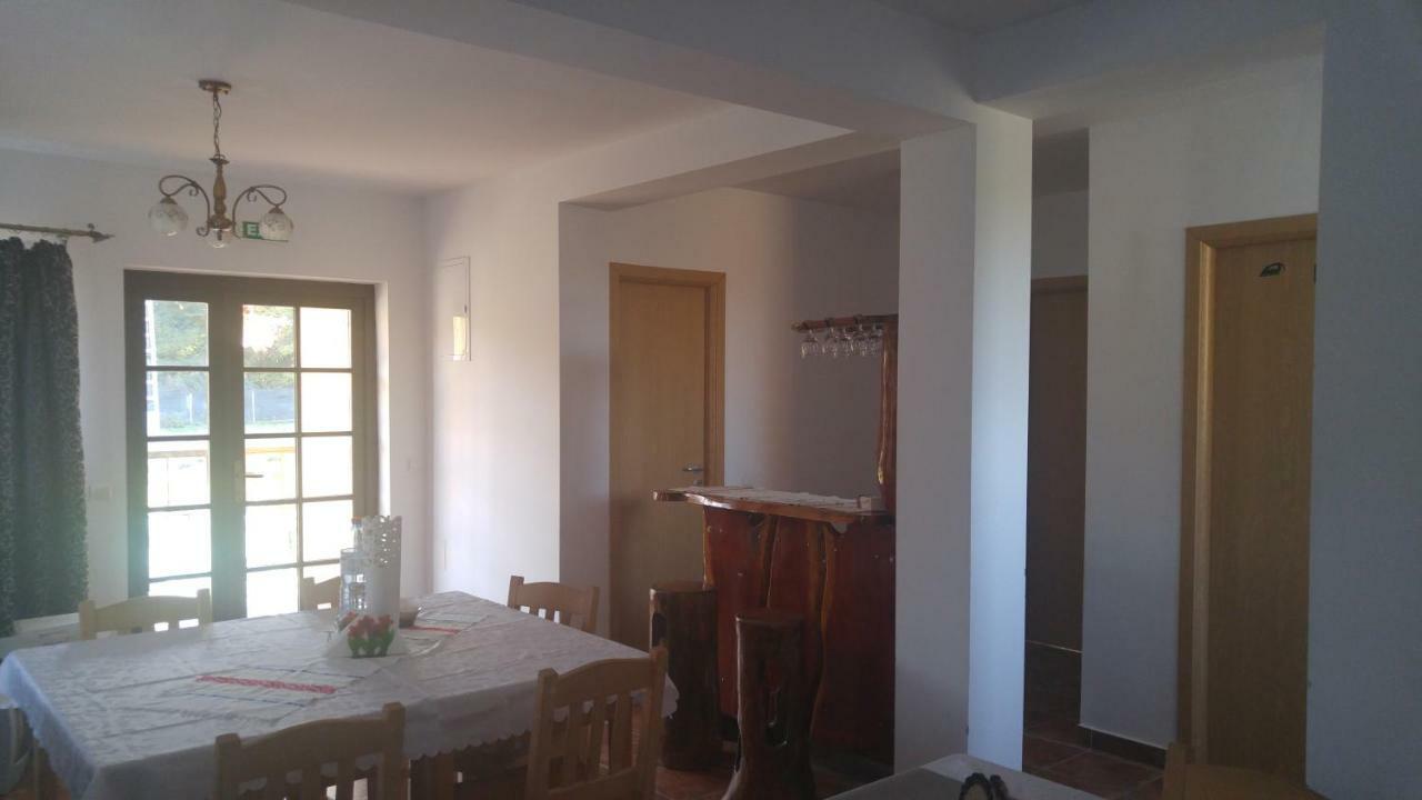 Hotel Pensiunea Casa Vanatorului Oteleni Exteriér fotografie