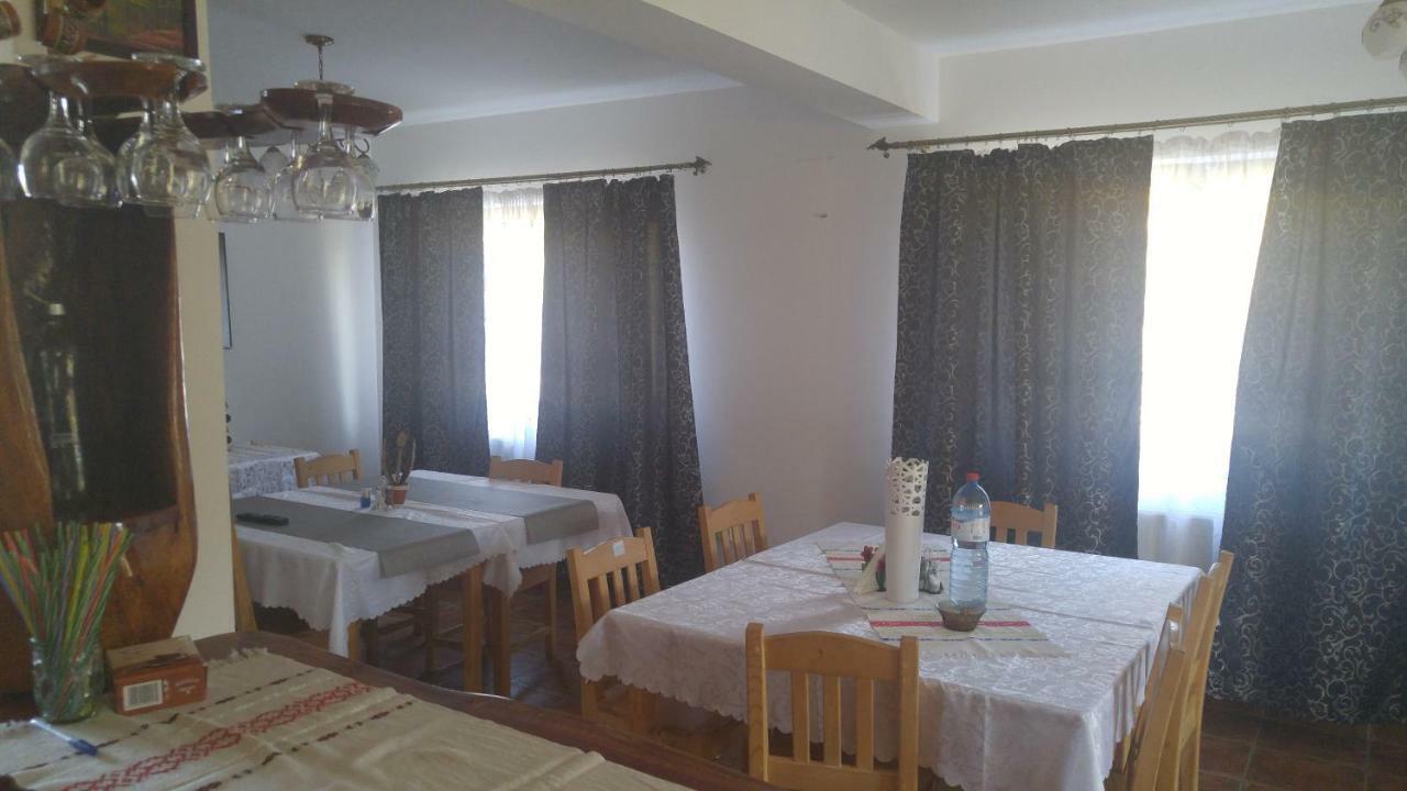 Hotel Pensiunea Casa Vanatorului Oteleni Exteriér fotografie