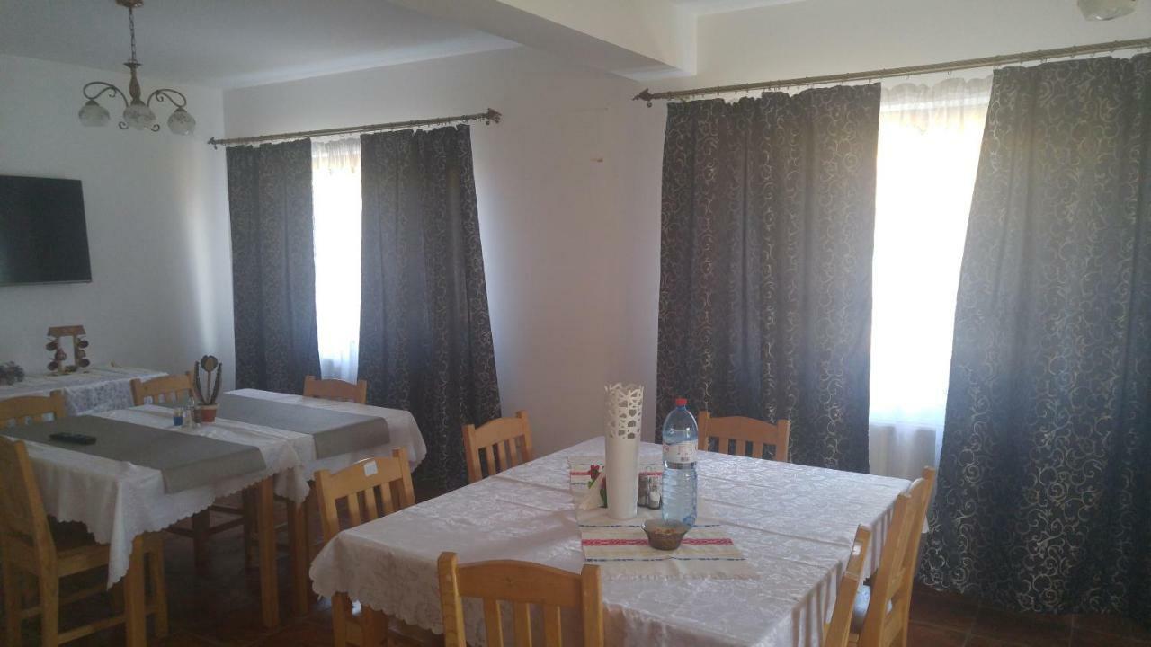 Hotel Pensiunea Casa Vanatorului Oteleni Exteriér fotografie