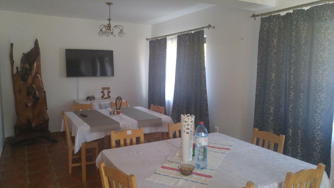 Hotel Pensiunea Casa Vanatorului Oteleni Exteriér fotografie
