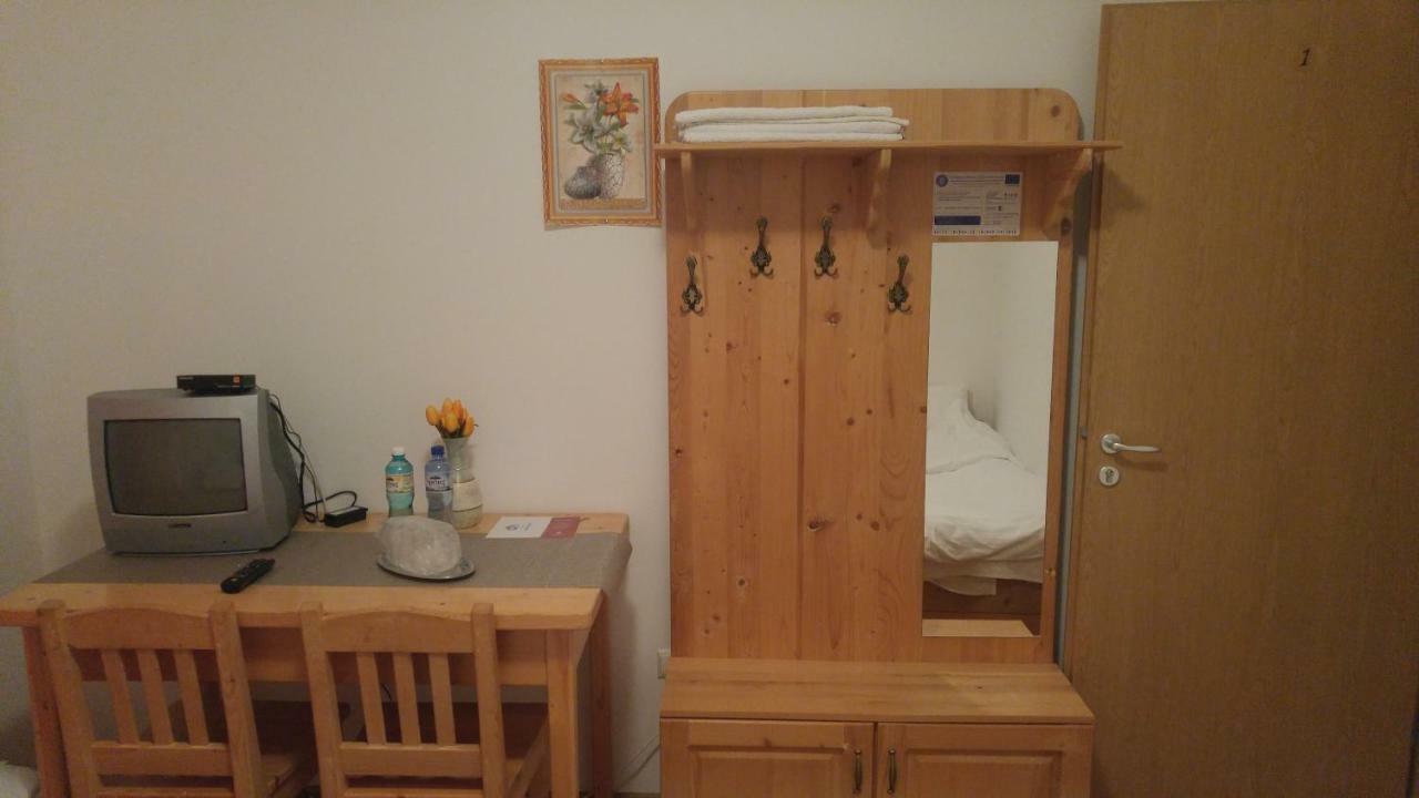 Hotel Pensiunea Casa Vanatorului Oteleni Exteriér fotografie